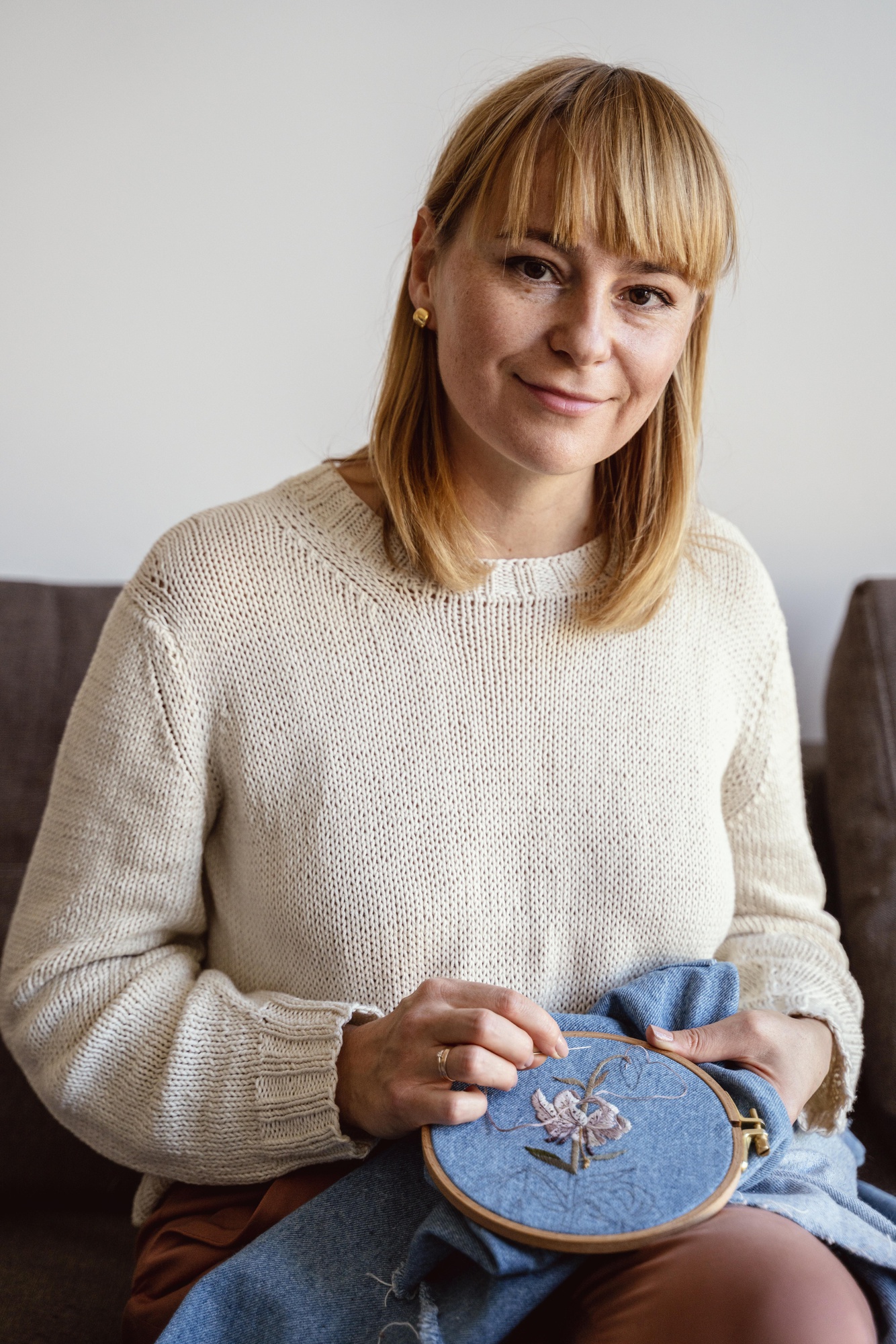 Portret instruktorki haftu z tamborkiem